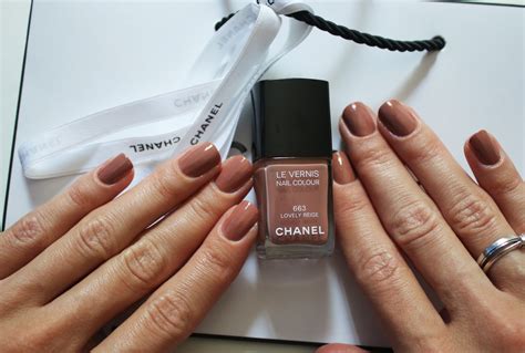 chanel vernis rouge|chanel lovely beige nail polish.